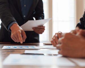 How do insurance companies pay out claims? A complete guide.